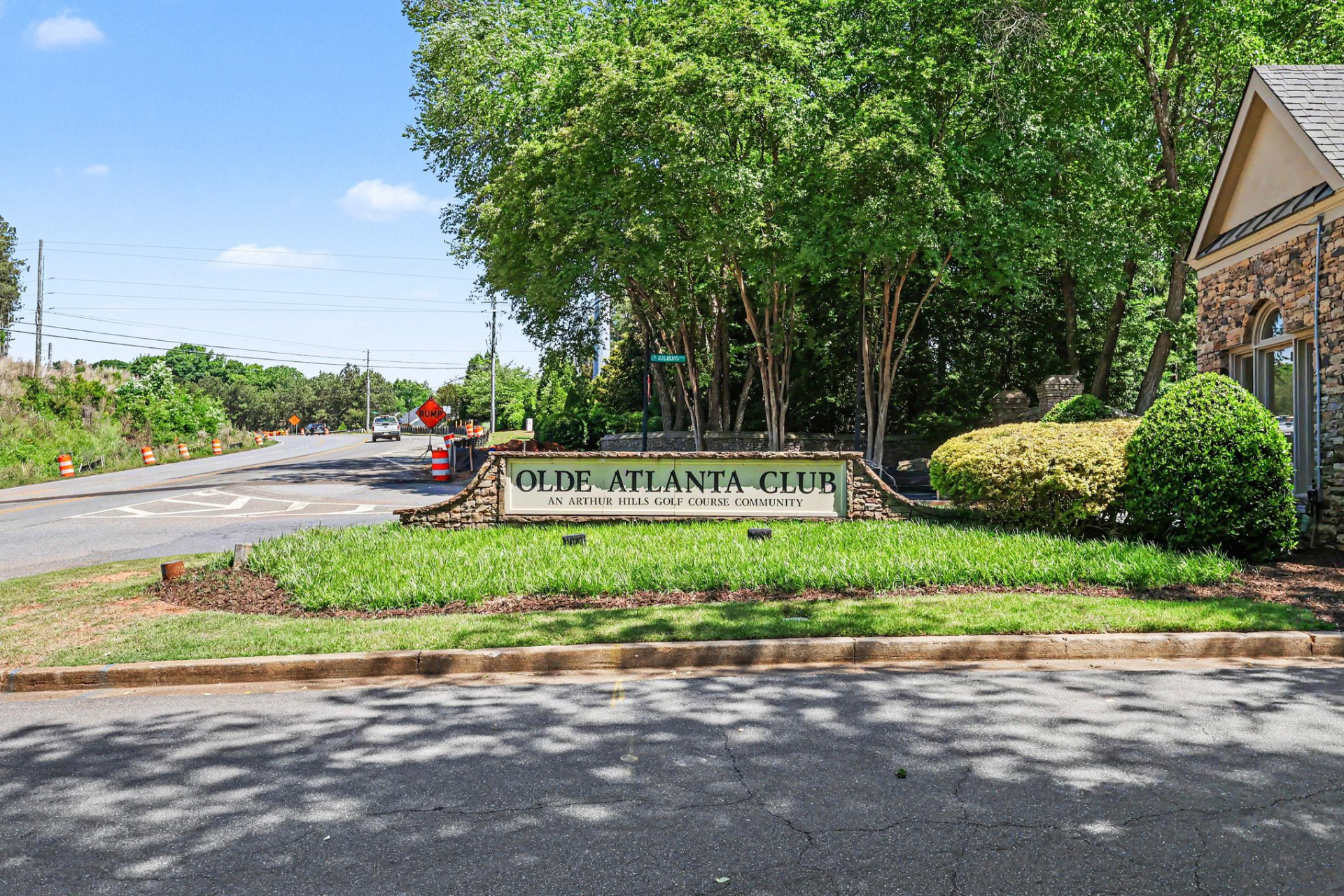 Stone and brick entrance monument for Olde Atlanta Club